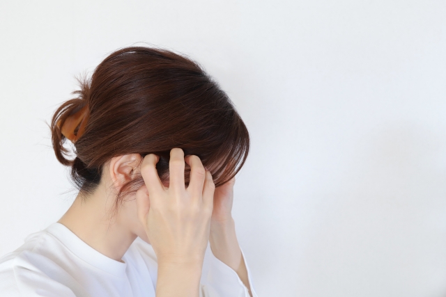 ストレートネックと頭痛の関係とは？放置するリスクと改善のポイント